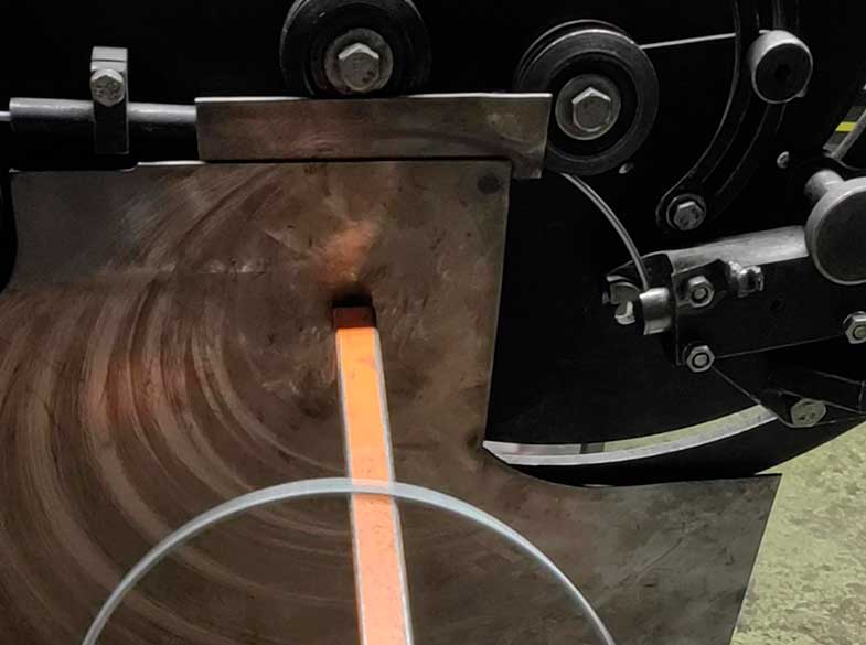 Процесс выпрямления проволоки