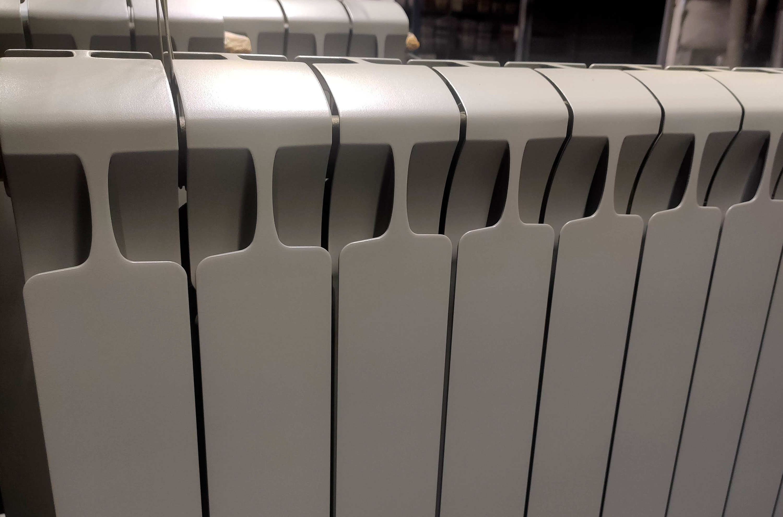 Полимерная окраска торгового профиля в черный цвет